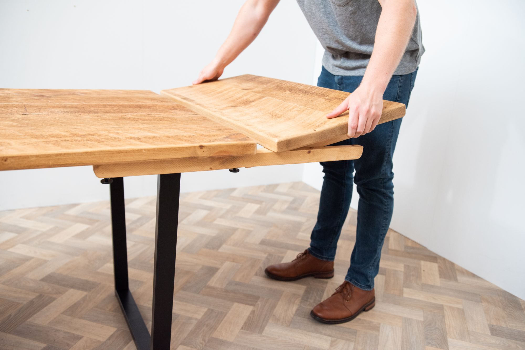 How do our Extendable Dining Tables with end leaves work?