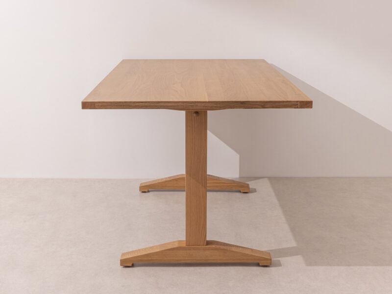 Natural solid oak Dining Table 02, end view of the pedestal base